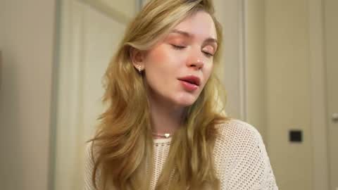 Snapshot of cyberheart_ chatting on January 2025 03:43:01 PM EMILY online show from January 2025 03:43:01 PM