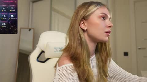 Snapshot of cyberheart_ chatting on January 2025 06:45:02 PM EMILY online show from January 2025 06:45:02 PM