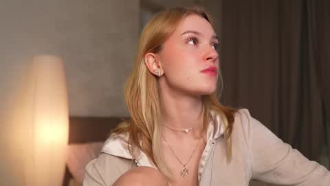 Snapshot of cyberheart_ chatting on October 2025 06:29:01 PM EMILY online show from October 2025 06:29:01 PM