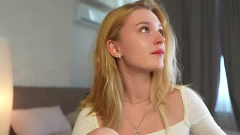 Snapshot of cyberheart_ chatting on October 2025 01:11:02 PM EMILY online show from October 2025 01:11:02 PM