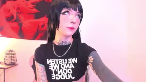 Snapshot of cyberia____________________ chatting on November 2025 02:01:02 AM cel I am independent Help me reach 200 thumbs up uwu online show from November 2025 02:01:02 AM