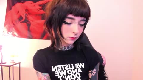 Snapshot of cyberia____________________ chatting on January 2026 04:36:01 AM cel I am independent Help me reach 200 thumbs up uwu online show from January 2026 04:36:01 AM