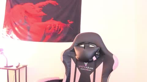 Snapshot of cyberia____________________ chatting on February 2026 05:03:01 AM cel I am independent Help me reach 200 thumbs up uwu online show from February 2026 05:03:01 AM