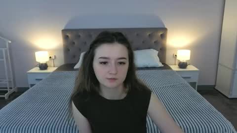 Snapshot of cyrenaluxe chatting on April 2026 06:40:01 AM Cyrena online show from April 2026 06:40:01 AM