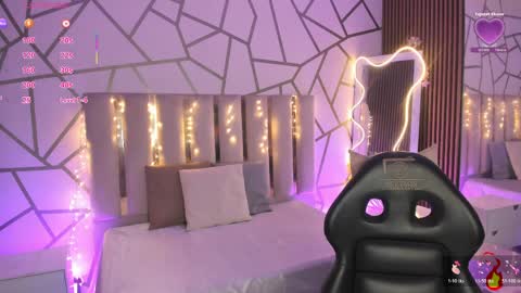 cyrus_tay online show from April 2026 11:44:01 AM