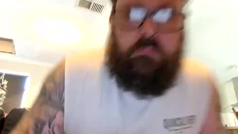 Snapshot of daddibear666 chatting on December 2025 03:57:01 AM daddibear666 online show from December 2025 03:57:01 AM