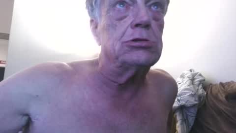 Snapshot of daddydave6400 chatting on April 2026 09:13:01 AM daddydave6400 online show from April 2026 09:13:01 AM