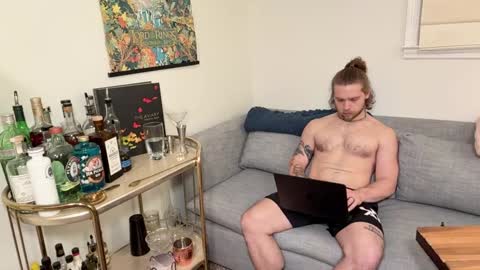 Snapshot of daddydaydrinkz chatting on December 2024 07:09:01 AM DaddydayDrinkz online show from December 2024 07:09:01 AM