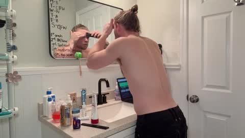 Snapshot of daddydaydrinkz chatting on December 2024 04:57:01 PM DaddydayDrinkz online show from December 2024 04:57:01 PM