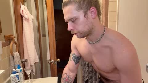 Snapshot of daddydaydrinkz chatting on November 2025 08:58:01 AM DaddydayDrinkz online show from November 2025 08:58:01 AM