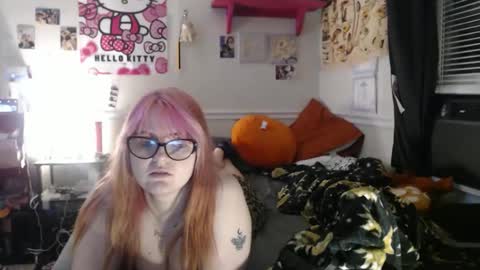 Snapshot of dadsdoll2 chatting on April 2026 03:33:02 AM dadsdoll2 online show from April 2026 03:33:02 AM