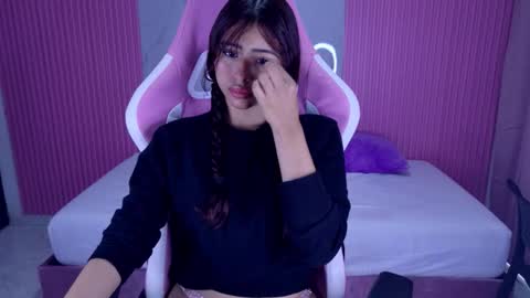 Dafne  online show from November 2025 02:27:02 PM