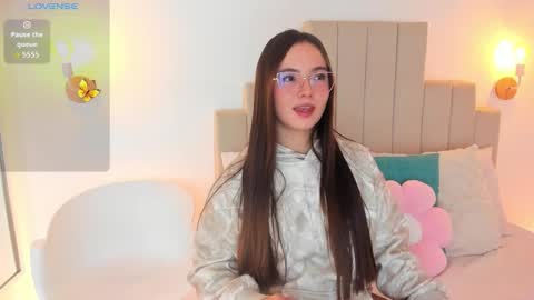 Dafne  online show from November 2025 01:26:02 PM