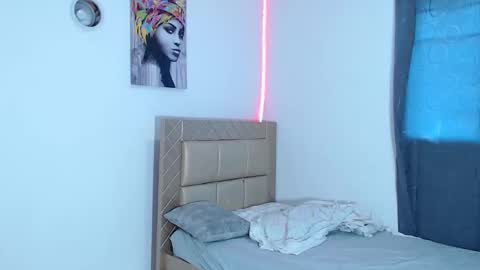 DAFNNE online show from October 2025 03:35:02 PM