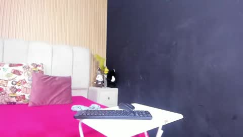 Snapshot of dairamoon chatting on November 2025 02:37:02 PM DairaMoon online show from November 2025 02:37:02 PM