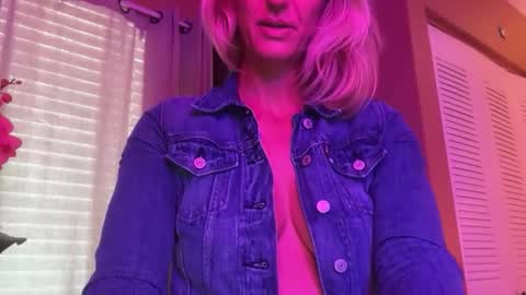 Daisy137 online show from February 2026 07:45:01 PM