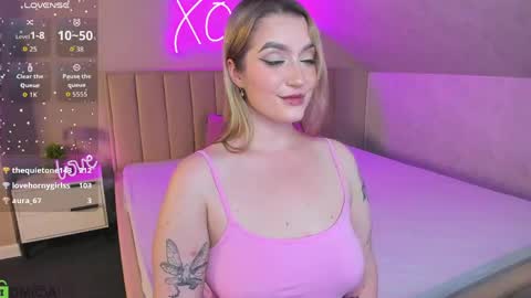 Snapshot of daisy_beckerr chatting on June 2026 02:33:01 PM Viickie online show from June 2026 02:33:01 PM