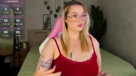 Viickie online show from August 2026 09:25:02 AM