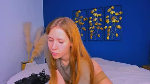 Snapshot of daisy_swanson chatting on October 2025 03:47:02 PM Daisy Swanson online show from October 2025 03:47:02 PM