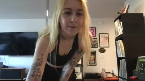 daisymynx online show from April 2026 11:02:01 PM