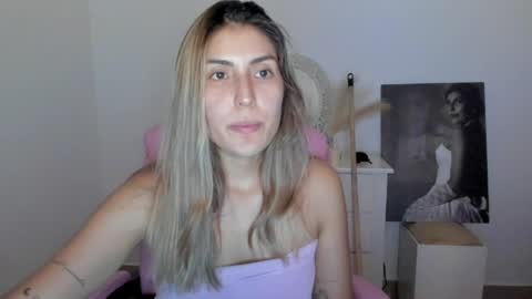 Snapshot of dakota_clark chatting on April 2026 01:47:02 AM Helloo HAPPY NEW YEAR Ill be back soon online show from April 2026 01:47:02 AM