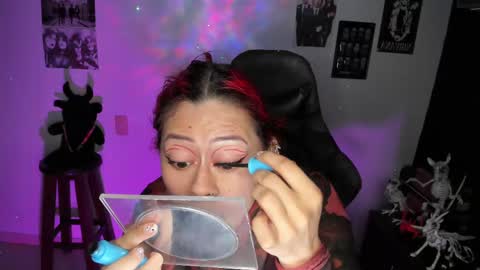 Dakota Crab online show from November 2025 11:47:02 PM