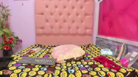 Mariana online show from November 2025 08:29:01 PM