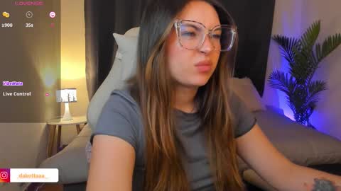 dakottaa__ online show from February 2026 12:15:01 AM