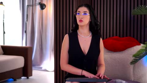 Snapshot of daliaveyron chatting on November 2025 10:26:02 AM Dalia online show from November 2025 10:26:02 AM