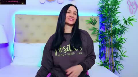 daliyaa_ online show from November 2025 11:29:01 AM