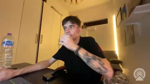 OnlyEry online show from October 2025 06:08:02 PM
