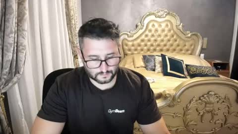 Snapshot of damian1112 chatting on November 2025 03:45:01 PM damian1112 online show from November 2025 03:45:01 PM