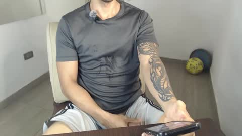 Snapshot of damian_muscle chatting on September 2025 11:41:01 PM Damian online show from September 2025 11:41:01 PM
