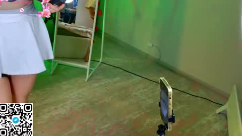 Snapshot of damn_emilia chatting on November 2025 03:05:01 PM Emilia online show from November 2025 03:05:01 PM