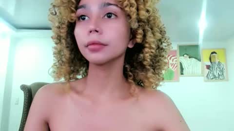 Snapshot of damnperfectxx chatting on September 2025 01:51:01 AM damnperfectxx online show from September 2025 01:51:01 AM