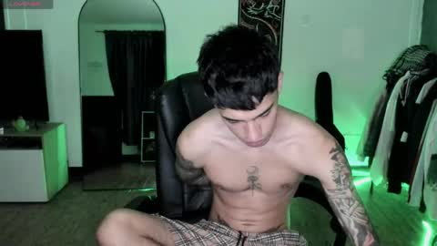Snapshot of damon_333 chatting on May 2026 02:29:01 AM Damon online show from May 2026 02:29:01 AM