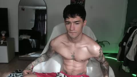 Snapshot of damon_333 chatting on June 2026 08:25:02 PM Damon online show from June 2026 08:25:02 PM