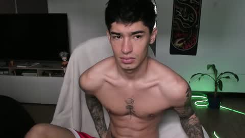Snapshot of damon_333 chatting on June 2026 07:46:01 PM Damon online show from June 2026 07:46:01 PM