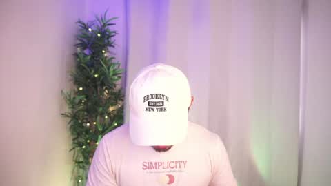 Snapshot of damon_frost chatting on June 2026 08:14:01 PM damon_frost online show from June 2026 08:14:01 PM