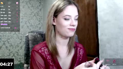 Dana SmileX online show from November 2025 06:32:01 PM