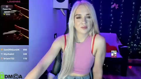 Snapshot of dances_queen chatting on June 2026 10:15:01 AM dances_queen online show from June 2026 10:15:01 AM