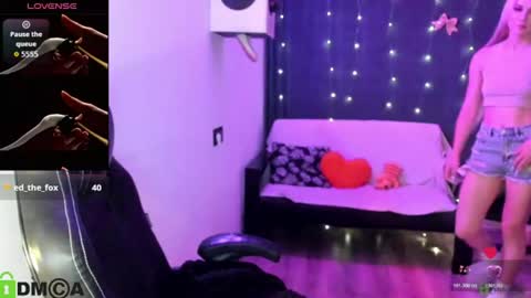 Snapshot of dances_queen chatting on July 2026 07:23:02 AM dances_queen online show from July 2026 07:23:02 AM
