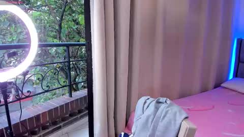 Dani  online show from November 2025 08:58:01 PM