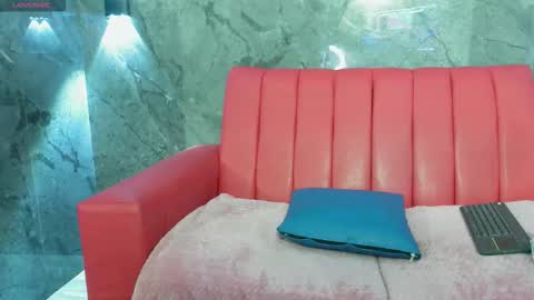 Daniela online show from November 2025 10:21:01 PM