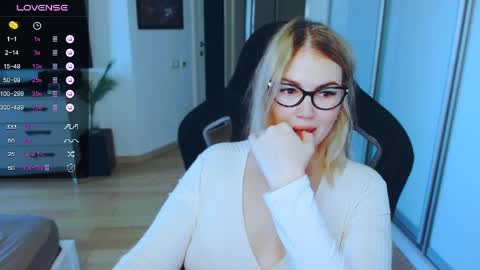 Snapshot of danielle_dunn chatting on June 2026 04:25:02 AM Danny online show from June 2026 04:25:02 AM