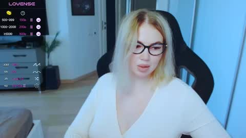 Snapshot of danielle_dunn chatting on June 2026 04:25:01 AM Danny online show from June 2026 04:25:01 AM
