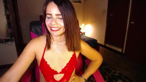 Snapshot of danielle_rose_ chatting on February 2026 03:41:02 PM Angie online show from February 2026 03:41:02 PM