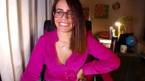 Snapshot of danielle_rose_ chatting on June 2026 05:52:01 PM Angie online show from June 2026 05:52:01 PM