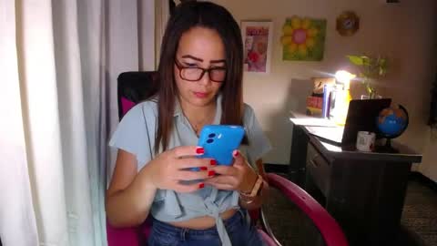 Snapshot of danielle_rose_ chatting on June 2026 06:30:02 PM Angie online show from June 2026 06:30:02 PM