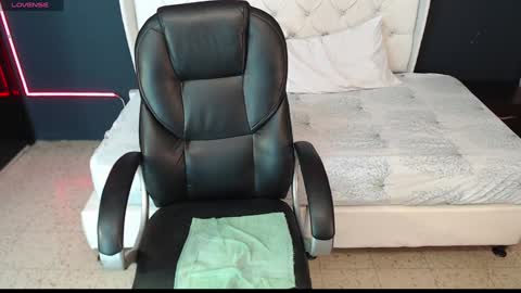 Snapshot of danielle_smithh chatting on January 2025 09:21:02 AM Danielle Smith online show from January 2025 09:21:02 AM